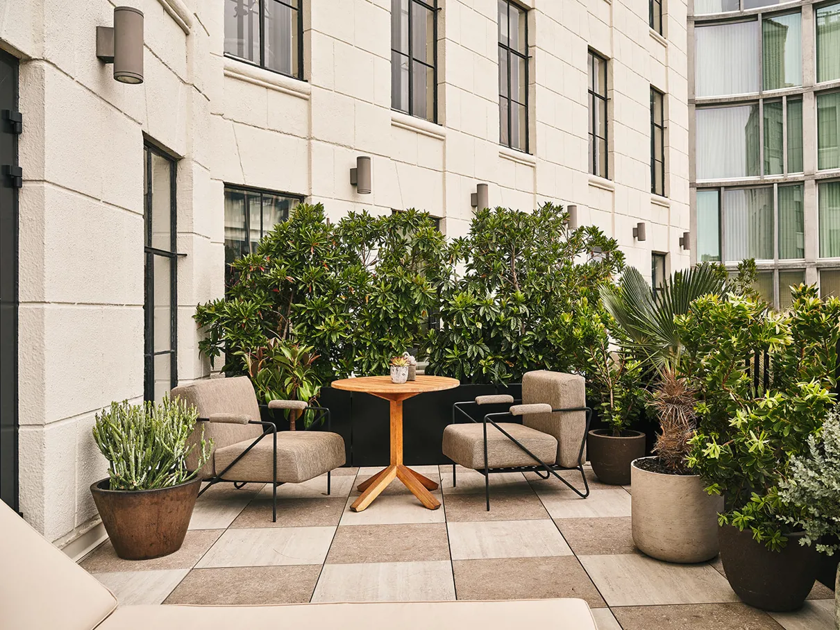 santa-monica-proper-hotel-landmark-garden-terrace-r-02
